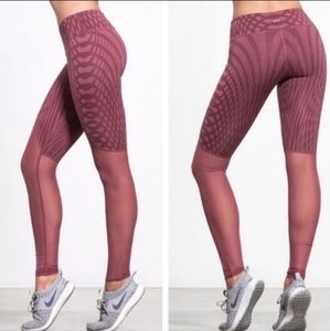 ALO Yoga Motion Leggings Size Medium - Berry